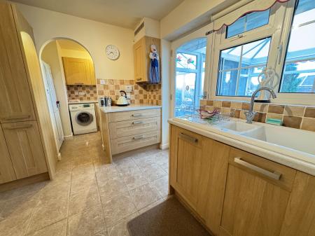 2 bedroom Detached bungalow for sale in Gatcombe Close, Stretton, Burton-on-Trent, DE13