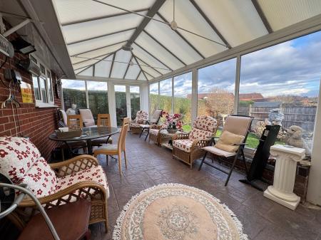 2 bedroom Detached bungalow for sale in Gatcombe Close, Stretton, Burton-on-Trent, DE13