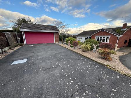 2 bedroom Detached bungalow for sale in Gatcombe Close, Stretton, Burton-on-Trent, DE13
