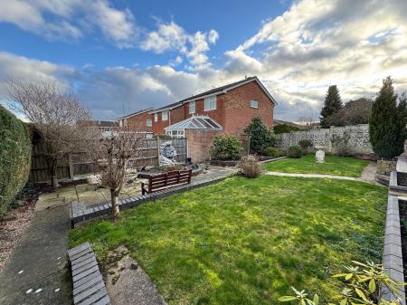 2 bedroom Detached bungalow for sale in Gatcombe Close, Stretton, Burton-on-Trent, DE13