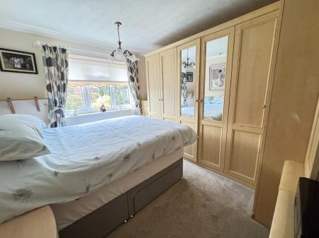2 bedroom Detached bungalow for sale in Gatcombe Close, Stretton, Burton-on-Trent, DE13