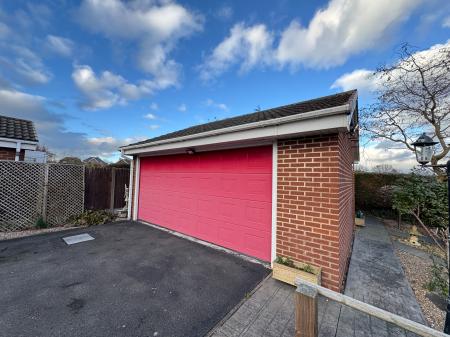 2 bedroom Detached bungalow for sale in Gatcombe Close, Stretton, Burton-on-Trent, DE13
