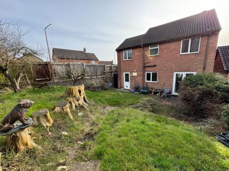 4 bedroom Detached house for sale in Grasmere Close, Stapenhill, Burton-on-Trent, DE15