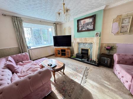 4 bedroom Detached house for sale in Grasmere Close, Stapenhill, Burton-on-Trent, DE15