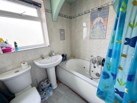 4 bedroom Detached house for sale in Grasmere Close, Stapenhill, Burton-on-Trent, DE15