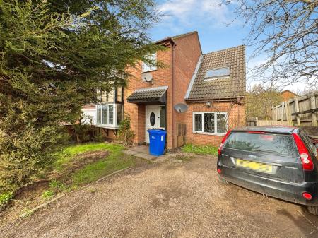 4 bedroom Detached house for sale in Grasmere Close, Stapenhill, Burton-on-Trent, DE15