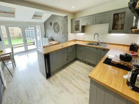 3 bedroom Terraced House for sale in Woods Lane, Stapenhill, Burton-on-Trent, DE15