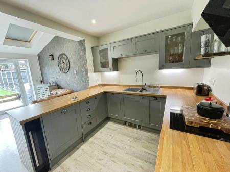 3 bedroom Terraced House for sale in Woods Lane, Stapenhill, Burton-on-Trent, DE15