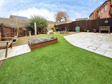 4 bedroom Detached house for sale in Hunt Way, Swadlincote, Derbyshire, DE11