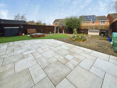 4 bedroom Detached house for sale in Hunt Way, Swadlincote, Derbyshire, DE11