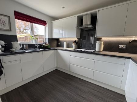 4 bedroom Detached house for sale in Hunt Way, Swadlincote, Derbyshire, DE11
