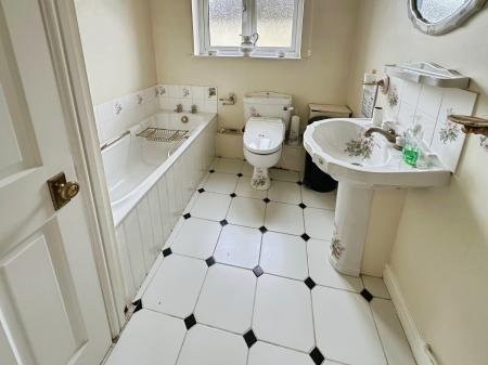 2 bedroom Detached house for sale in Ashby Road, Boundary, Swadlincote, Derbyshire, DE11