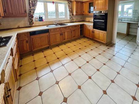 2 bedroom Detached house for sale in Ashby Road, Boundary, Swadlincote, Derbyshire, DE11