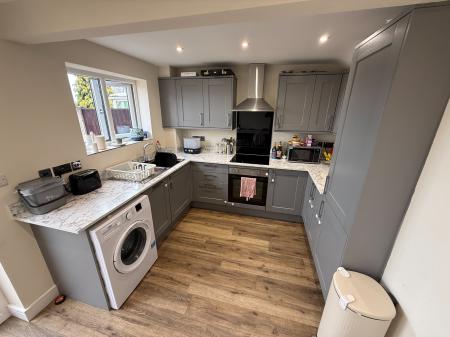 3 bedroom Semi-detached house to let in Beaconsfield Road, Burton-On-Trent, DE13