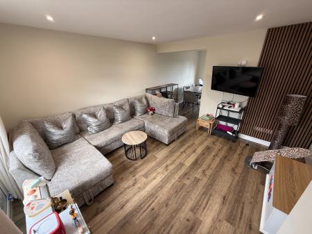 3 bedroom Semi-detached house to let in Beaconsfield Road, Burton-On-Trent, DE13