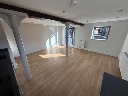 2 bedroom Flat to let in Wetmore Road, Burton-On-Trent, DE14