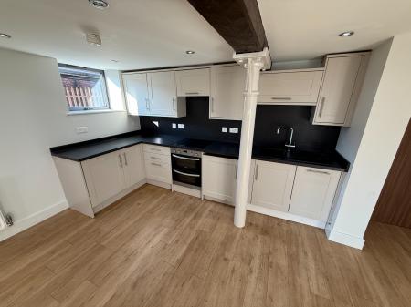 2 bedroom Flat to let in Wetmore Road, Burton-On-Trent, DE14