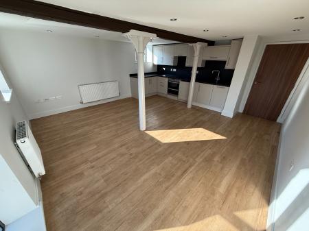 2 bedroom Flat to let in Wetmore Road, Burton-On-Trent, DE14