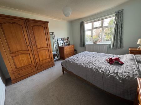 5 bedroom Semi-detached house for sale in Church Road, Stretton, Burton-on-Trent, DE13