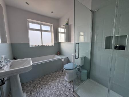 5 bedroom Semi-detached house for sale in Church Road, Stretton, Burton-on-Trent, DE13