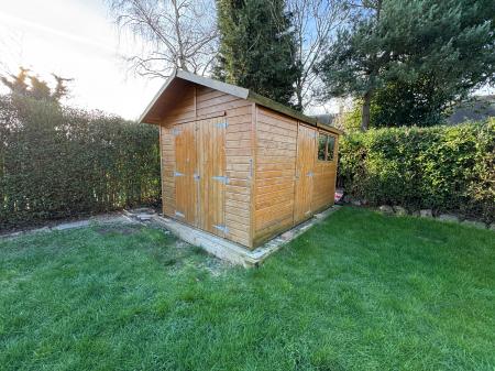 5 bedroom Semi-detached house for sale in Church Road, Stretton, Burton-on-Trent, DE13