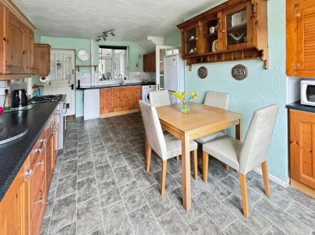 2 bedroom Semi-detached house for sale in Salisbury Drive, Midway, Swadlincote, DE11