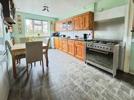 2 bedroom Semi-detached house for sale in Salisbury Drive, Midway, Swadlincote, DE11