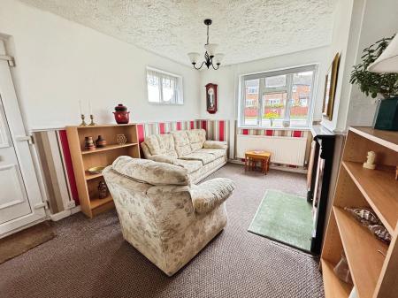 2 bedroom Semi-detached house for sale in Salisbury Drive, Midway, Swadlincote, DE11