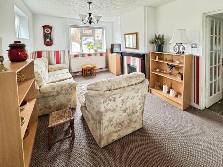 2 bedroom Semi-detached house for sale in Salisbury Drive, Midway, Swadlincote, DE11