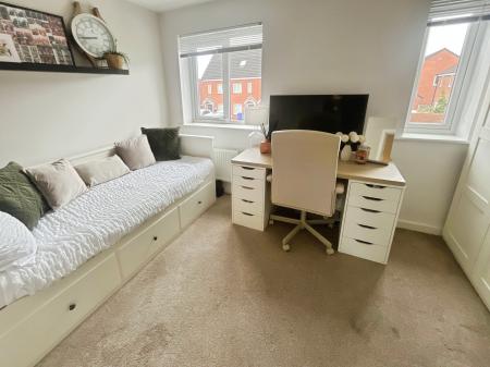 2 bedroom Town house for sale in Upton Drive, Stretton, Burton-on-Trent, DE14