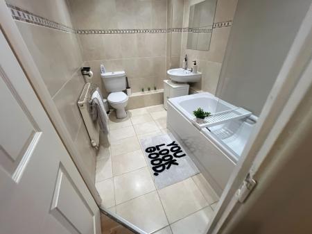 1 bedroom Flat for sale in Coppice House, Donington Drive, Woodville, Swadlincote, Derbyshire, DE11