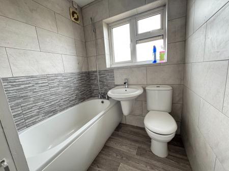 4 bedroom End of terrace house for sale in Acacia Avenue, Midway, Swadlincote, Derbyshire, DE11