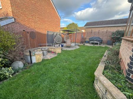 4 bedroom Detached house for sale in Cricketers Close, Stapenhill, Burton-on-Trent, DE15