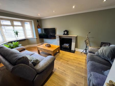 4 bedroom Detached house for sale in Cricketers Close, Stapenhill, Burton-on-Trent, DE15