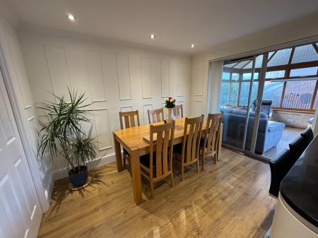 4 bedroom Detached house for sale in Cricketers Close, Stapenhill, Burton-on-Trent, DE15
