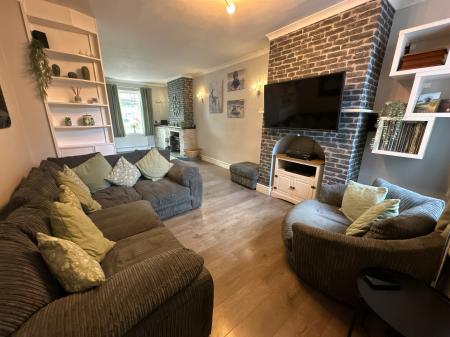 2 bedroom Terraced House for sale in Shobnall Road, Burton-on-Trent, DE14