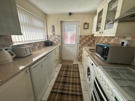 2 bedroom Semi-detached bungalow for sale in Priorylands, Stretton, Burton-on-Trent, DE13