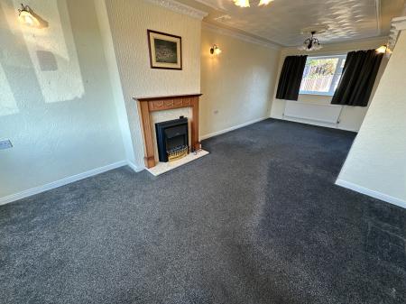 4 bedroom Semi-detached house for sale in Winchester Drive, Linton, Swadlincote, Derbyshire, DE12