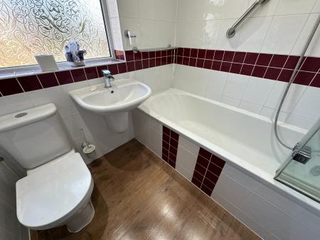 4 bedroom Semi-detached house for sale in Winchester Drive, Linton, Swadlincote, Derbyshire, DE12