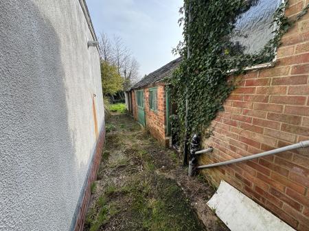 2 bedroom Terraced House for sale in Midland Road, Swadlincote, DE11