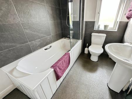 6 bedroom Detached house for sale in Hopwood Lane, Burton-on-Trent, DE14