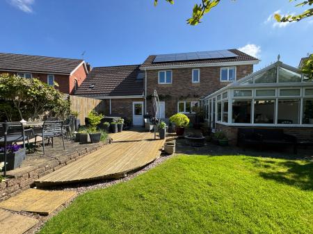 6 bedroom Detached house for sale in Hopwood Lane, Burton-on-Trent, DE14
