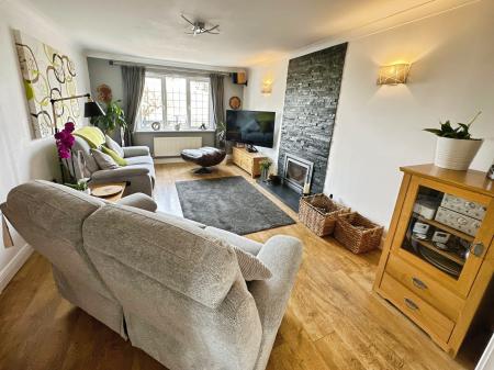 6 bedroom Detached house for sale in Hopwood Lane, Burton-on-Trent, DE14