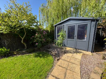 6 bedroom Detached house for sale in Hopwood Lane, Burton-on-Trent, DE14