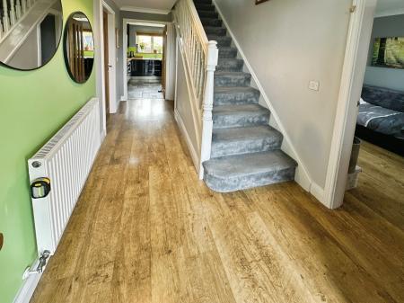 6 bedroom Detached house for sale in Hopwood Lane, Burton-on-Trent, DE14