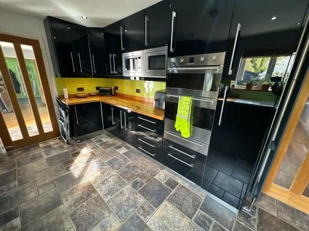 6 bedroom Detached house for sale in Hopwood Lane, Burton-on-Trent, DE14