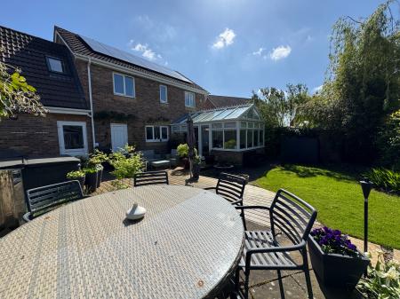 6 bedroom Detached house for sale in Hopwood Lane, Burton-on-Trent, DE14