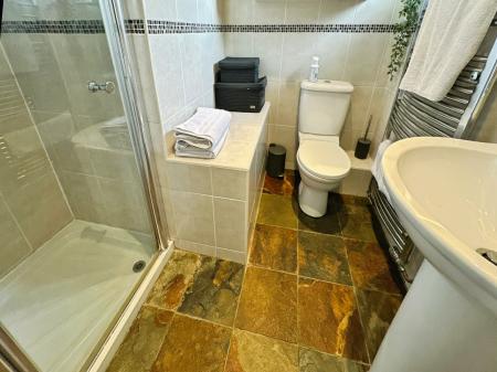 6 bedroom Detached house for sale in Hopwood Lane, Burton-on-Trent, DE14