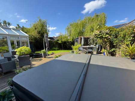 6 bedroom Detached house for sale in Hopwood Lane, Burton-on-Trent, DE14