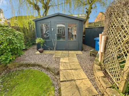 6 bedroom Detached house for sale in Hopwood Lane, Burton-on-Trent, DE14